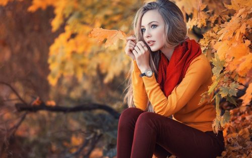 Девушка осенью