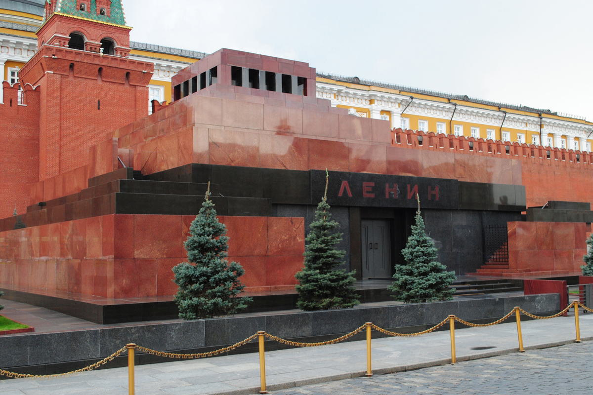 Живее всех живых.
